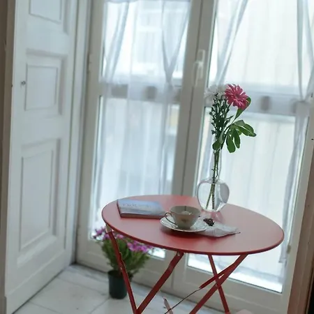 Apartment In The Heart Of *